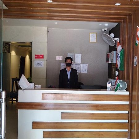 Hotel Megha Inn 勒克瑙 外观 照片