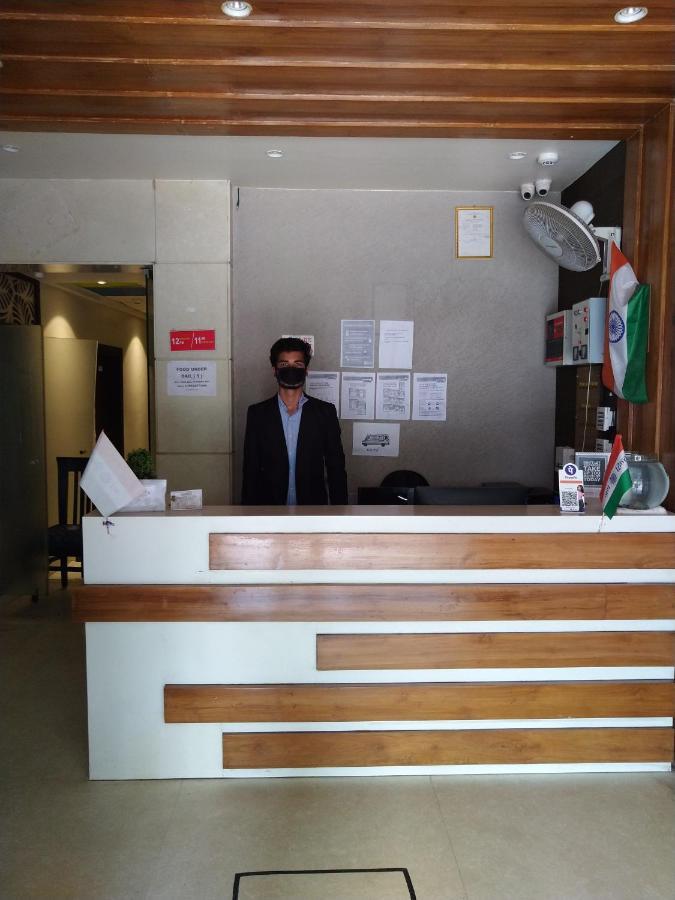 Hotel Megha Inn 勒克瑙 外观 照片