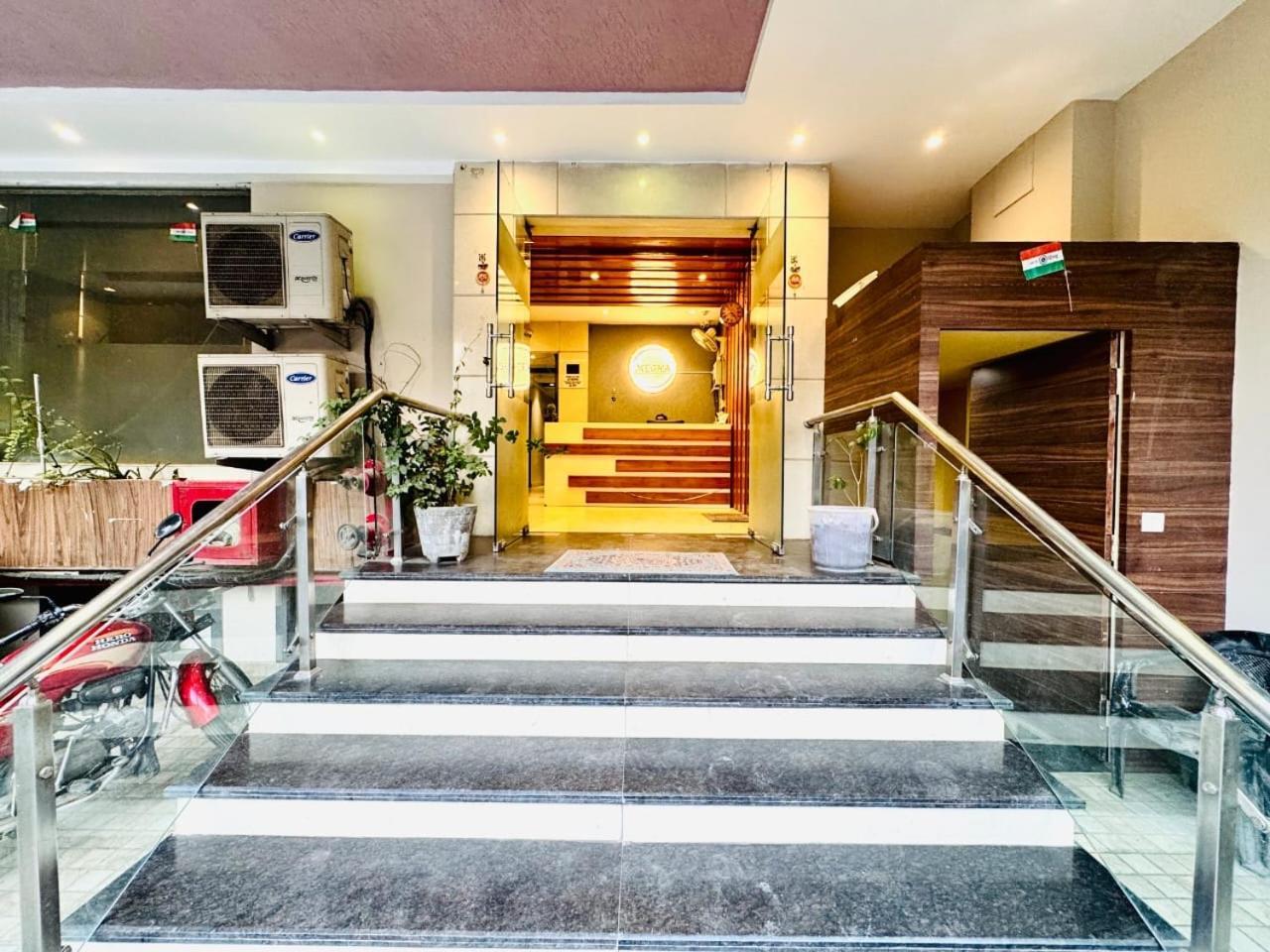 Hotel Megha Inn 勒克瑙 外观 照片