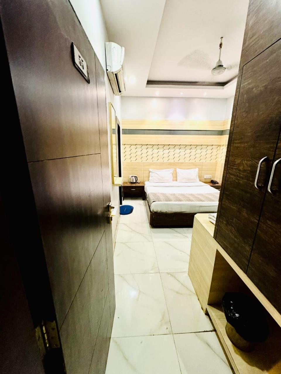 Hotel Megha Inn 勒克瑙 外观 照片