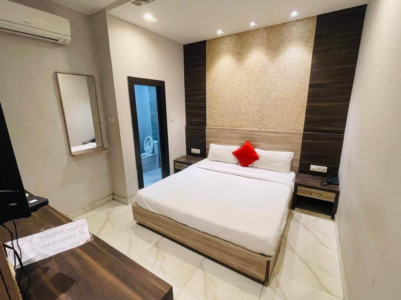 Hotel Megha Inn 勒克瑙 外观 照片