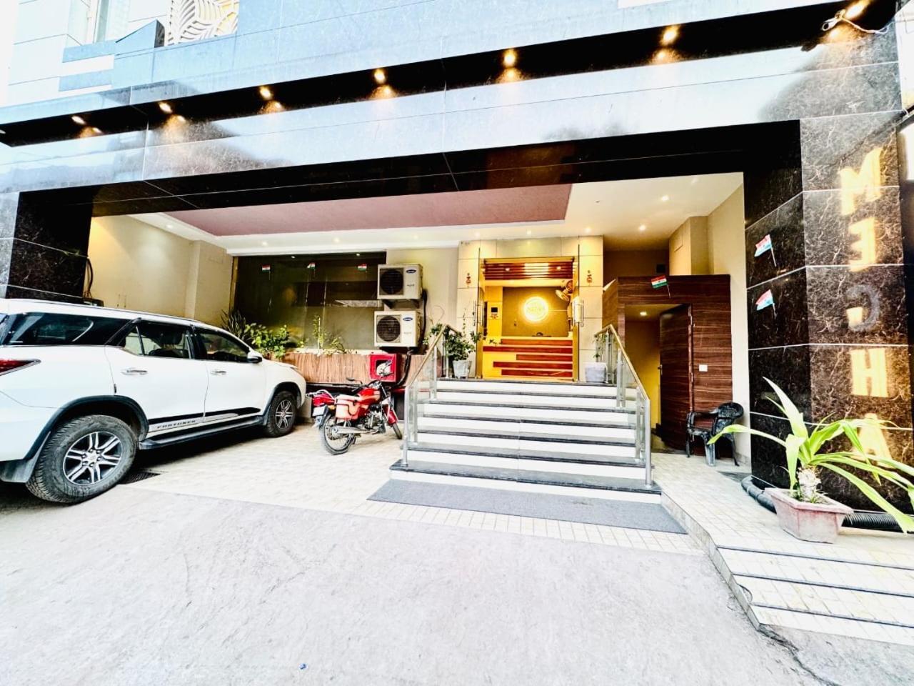 Hotel Megha Inn 勒克瑙 外观 照片