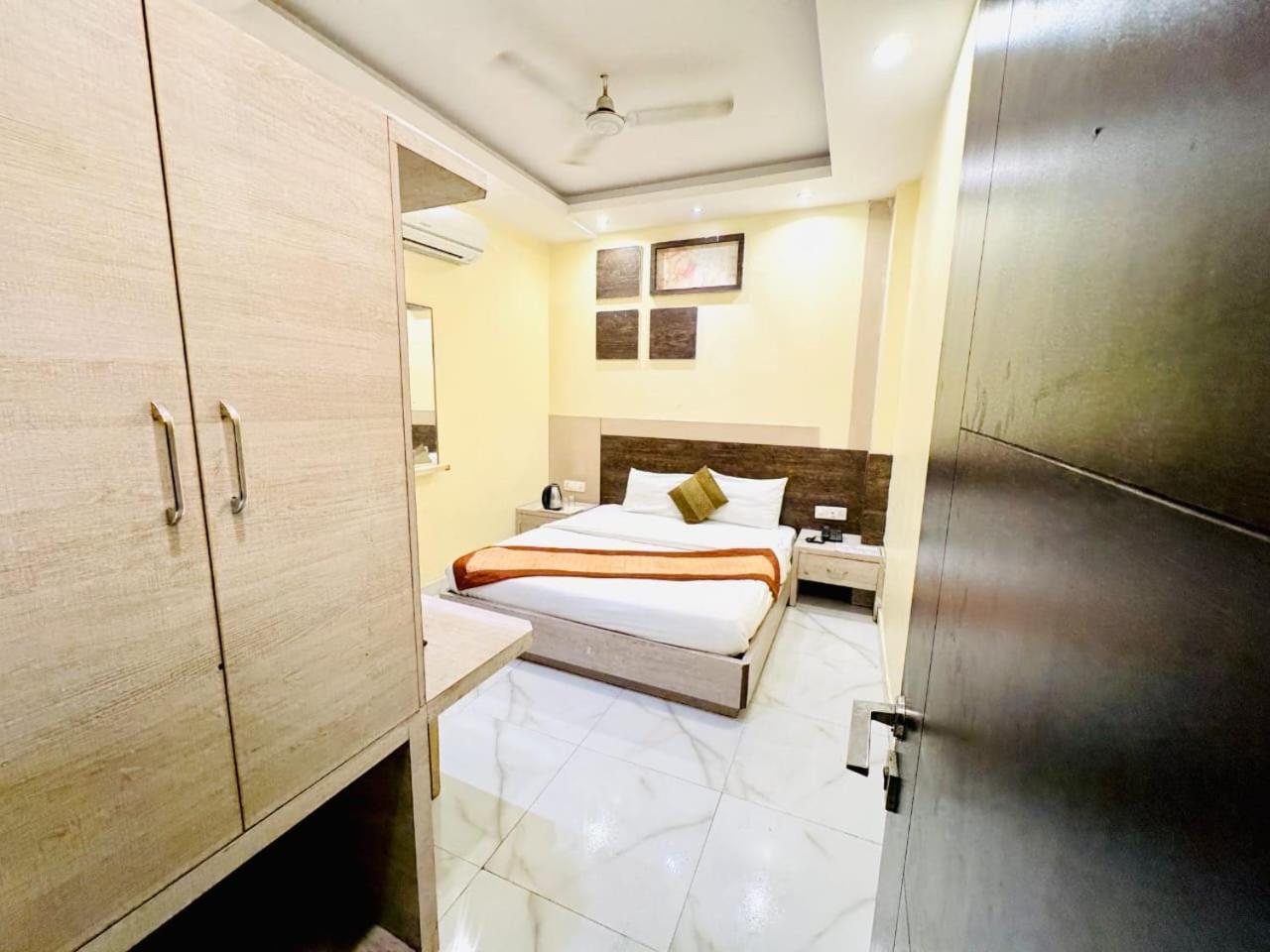 Hotel Megha Inn 勒克瑙 外观 照片