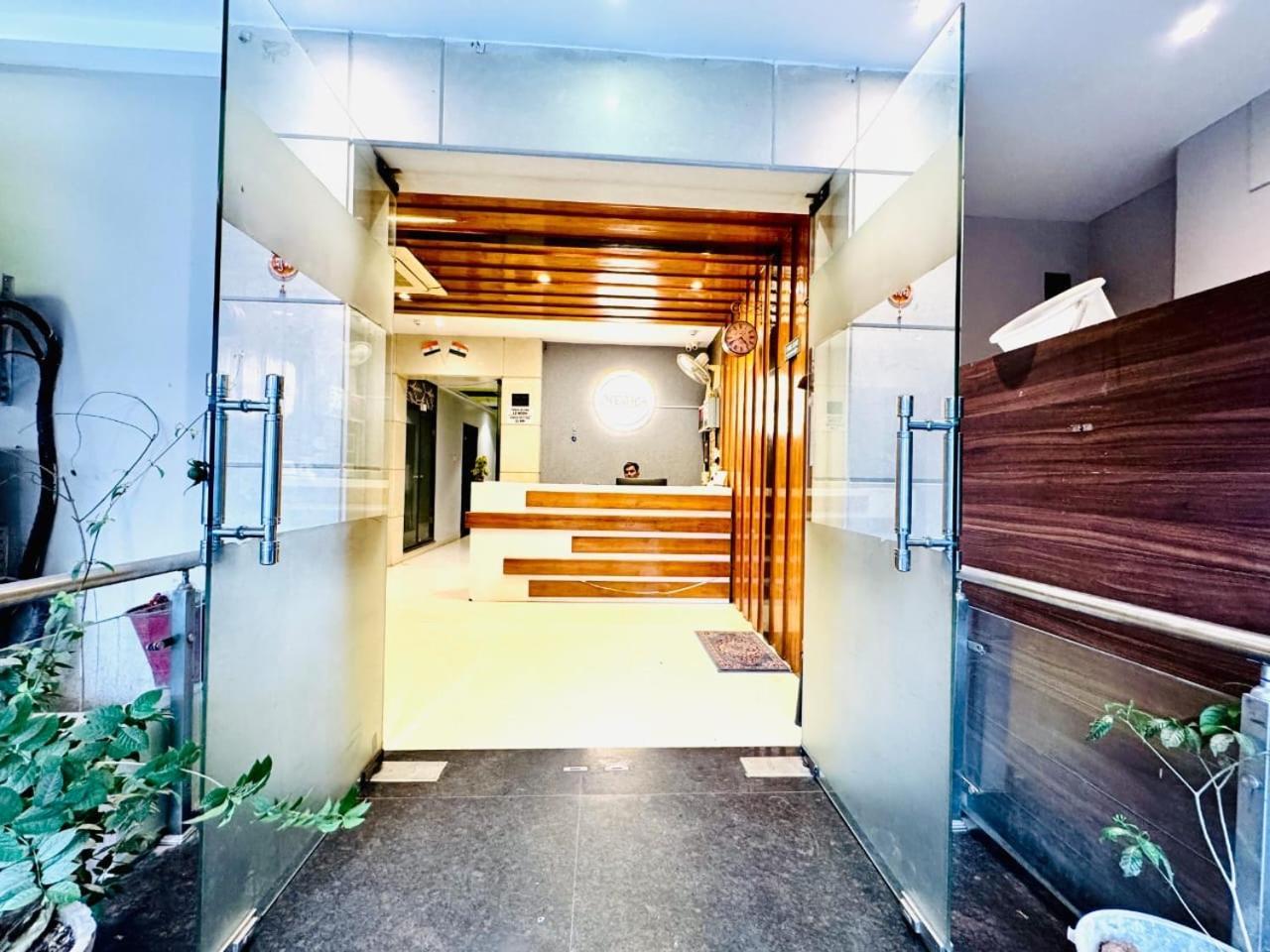 Hotel Megha Inn 勒克瑙 外观 照片
