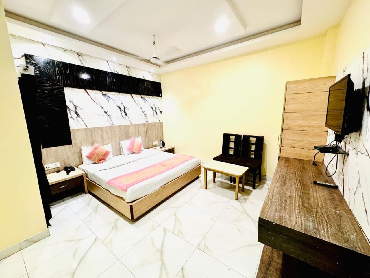 Hotel Megha Inn 勒克瑙 外观 照片