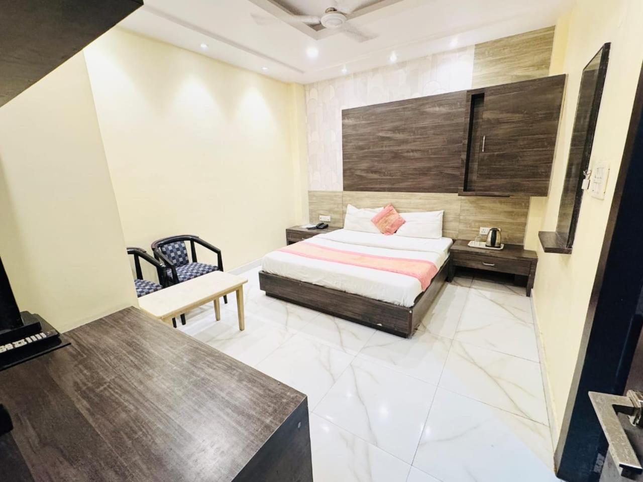Hotel Megha Inn 勒克瑙 外观 照片